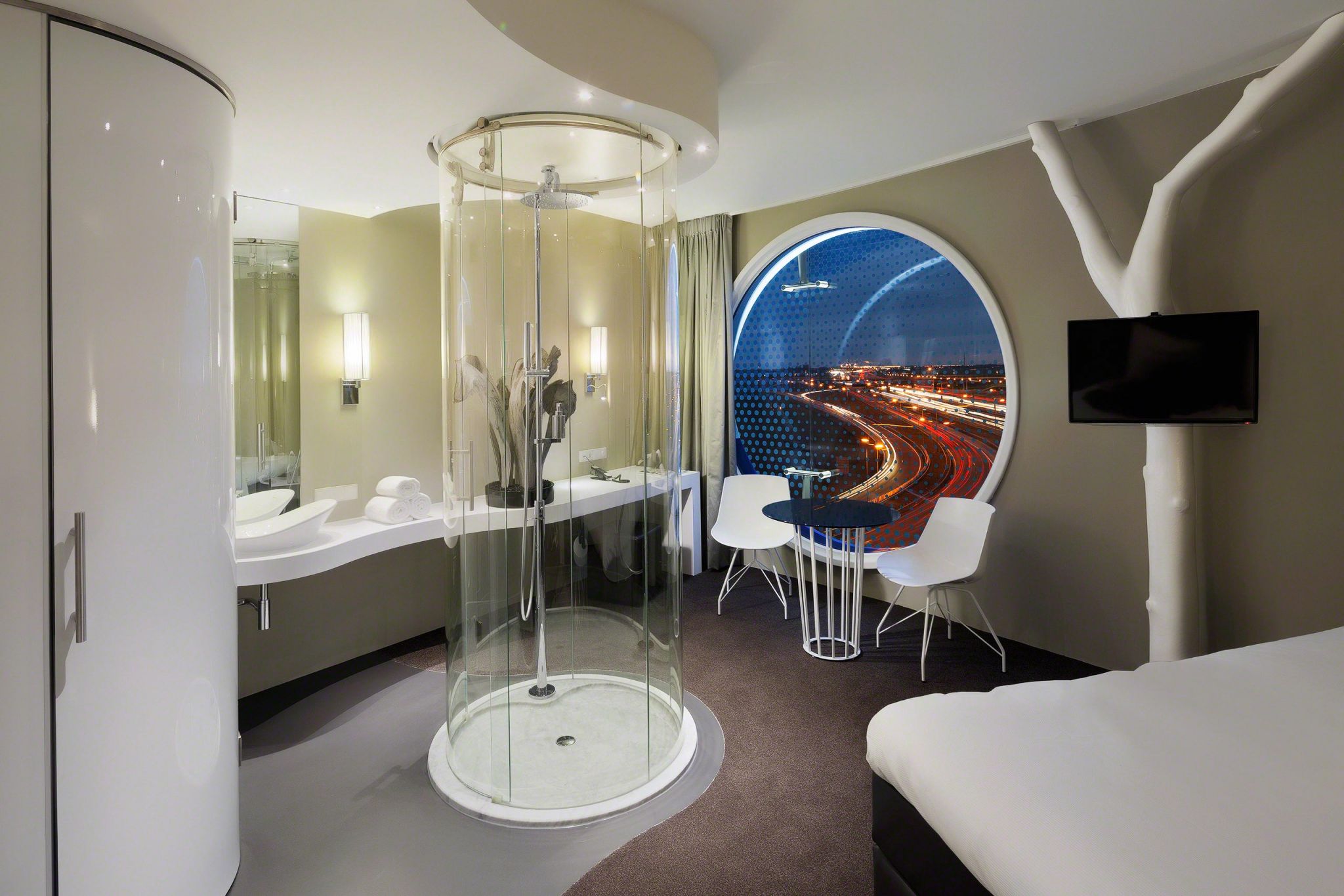 Отель с прозрачной ванной